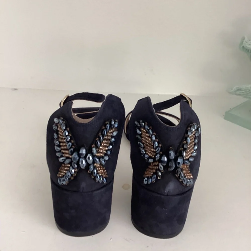 AGL CRYSTAL EMBELLISHMENTS T-STRAP SUEDE NAVY SANDALS SHOES BEAUTIFUL 39 8.5